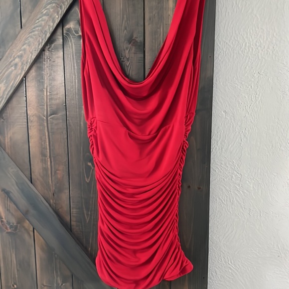 Arden b. And h&m sleeveless shirts! Both have stretch in fabric. Xs - Picture 4 of 6